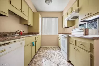 Photo #5: 2348925 Listing