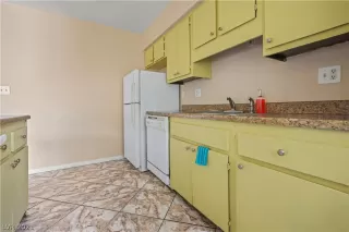 Photo #6: 2348925 Listing