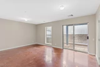 Photo #5: 2348942 Listing