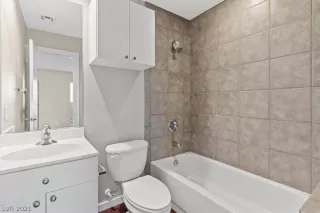 Photo #6: 2348942 Listing