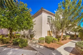 Photo #3: 2348959 Listing