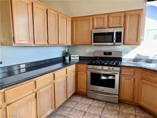 Photo #3: 2349007 Listing