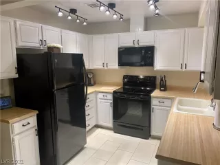 Photo #1: 2349008 Listing 