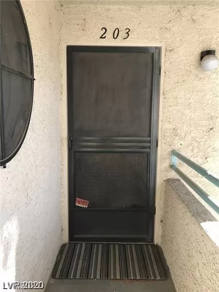 MLS: 2349017 Condo For Sale