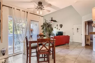 Photo #3: 2349029 Listing