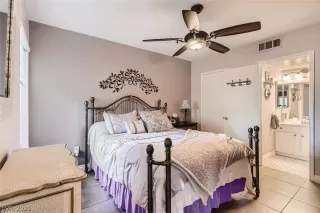 Photo #6: 2349029 Listing