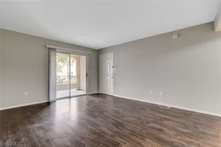 Photo #3: 2349045 Listing