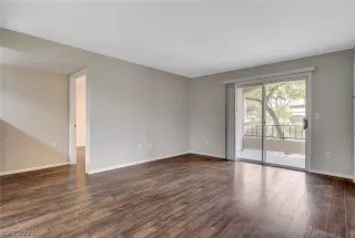 Photo #4: 2349045 Listing