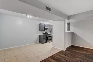 Photo #6: 2349045 Listing