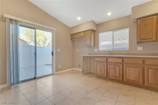 Photo #3: 2349065 Listing