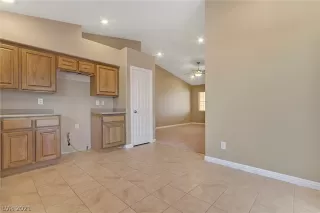 Photo #6: 2349065 Listing