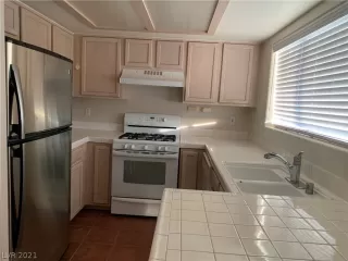 Photo #6: 2349067 Listing 