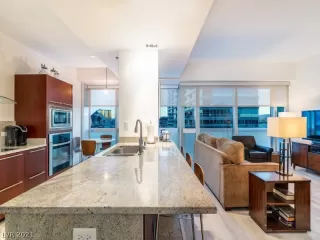 Photo #5: 2349109 Listing 