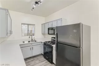 Photo #3: 2349155 Listing