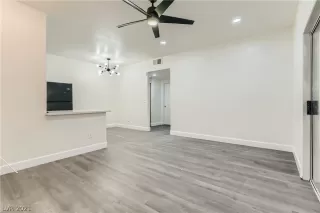 Photo #4: 2349155 Listing