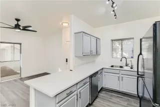 Photo #5: 2349155 Listing