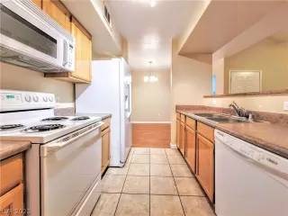 Photo #3: 2349168 Listing 