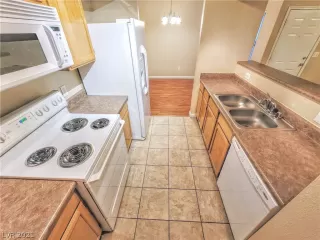 Photo #5: 2349168 Listing 