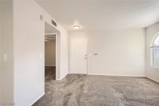 Photo #4: 2349181 Listing