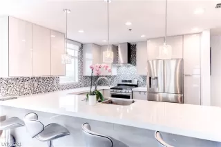 Photo #3: 2349183 Listing