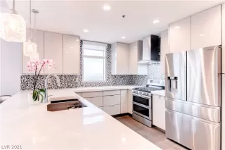 Photo #4: 2349183 Listing