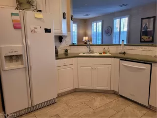 Photo #3: 2349226 Listing