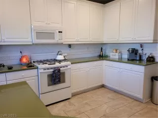 Photo #4: 2349226 Listing