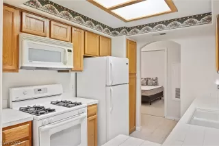 Photo #4: 2349243 Listing