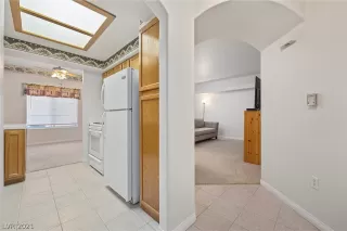 Photo #5: 2349243 Listing