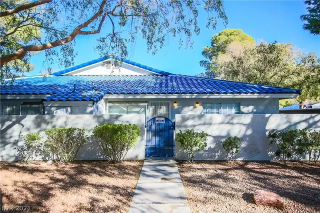 MLS: 2349282 Condo For Sale