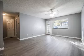 Photo #3: 2349282 Listing