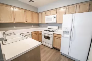 Photo #5: 2349282 Listing