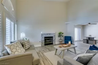 Photo #3: 2349293 Listing