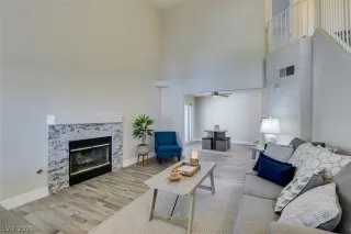 Photo #4: 2349293 Listing