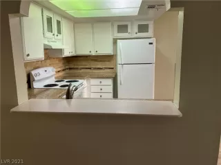 Photo #6: 2349357 Listing