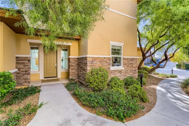 MLS: 2349383 Condo For Sale