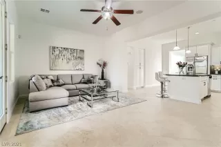 Photo #3: 2349383 Listing