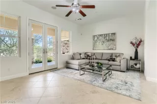 Photo #4: 2349383 Listing