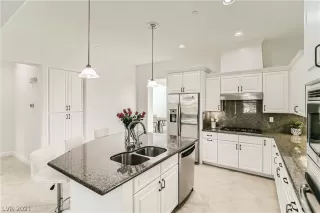 Photo #6: 2349383 Listing