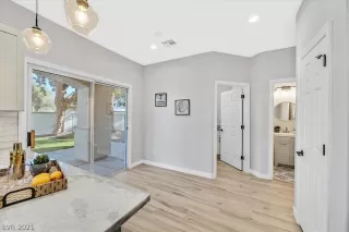 Photo #6: 2349453 Listing 