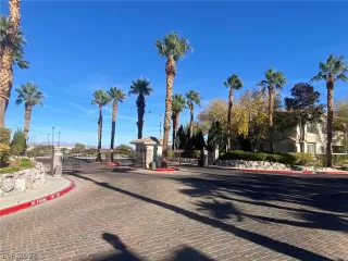 Photo #1: 2349488 Listing 