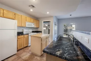 Photo #5: 2349488 Listing 