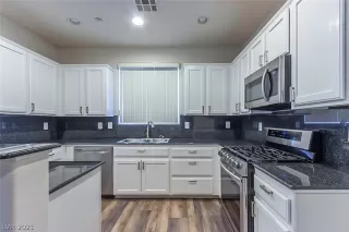 Photo #3: 2349512 Listing 