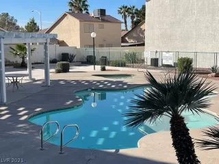 Photo #3: 2349517 Listing 