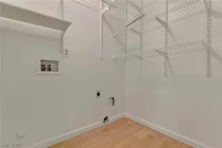 Photo #5: 2349550 Listing