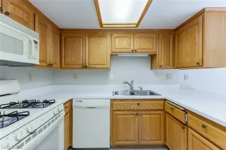 Photo #5: 2349555 Listing 