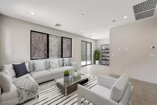 Photo #4: 2349562 Listing