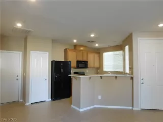 Photo #4: 2349599 Listing