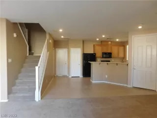 Photo #5: 2349599 Listing