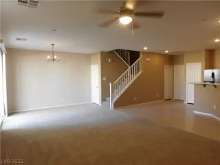 Photo #6: 2349599 Listing